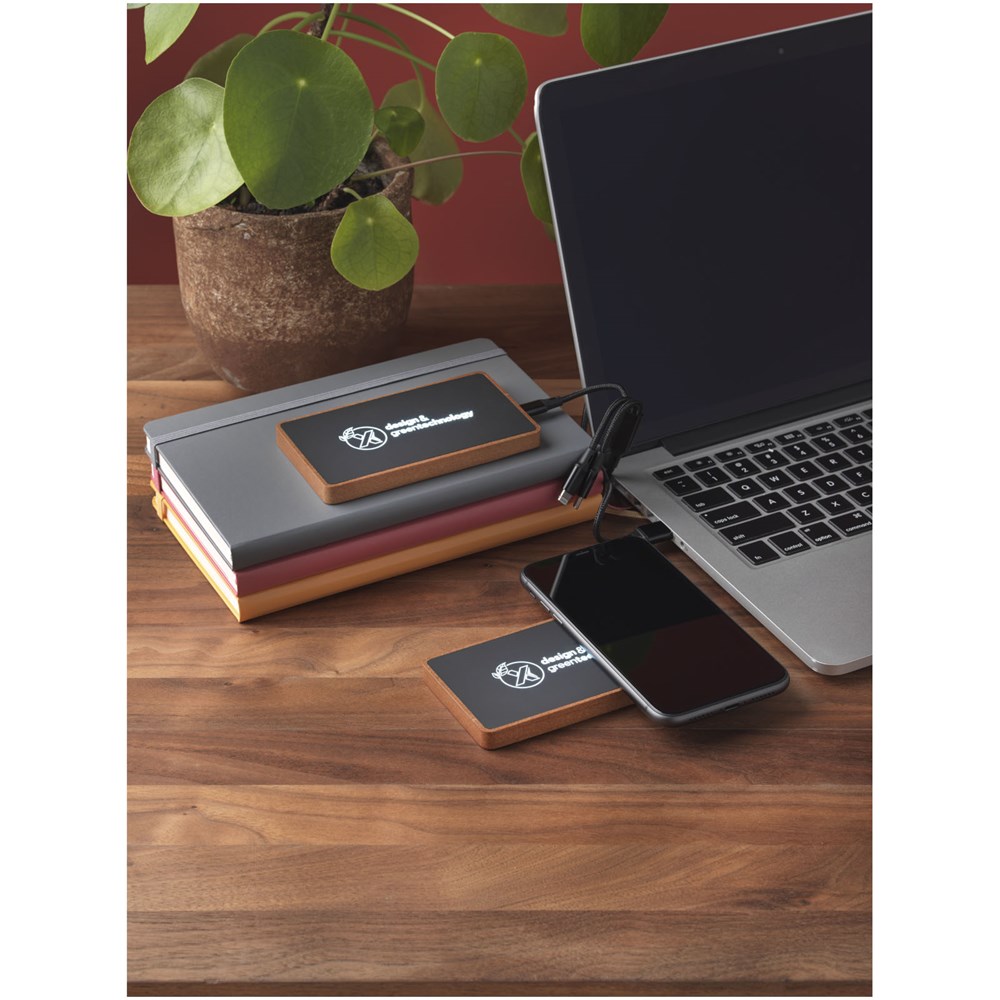 SCX.design P35 5.000 mAh Powerbank aus Holz mit Leuchtlogo